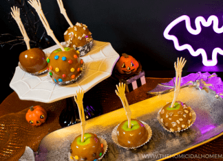Perfect SCAREamel Apples with Nostalgia Electrics Caramel Apple Party! Perfect SCAREamel Apples with Nostalgia Electrics Caramel Apple Party!